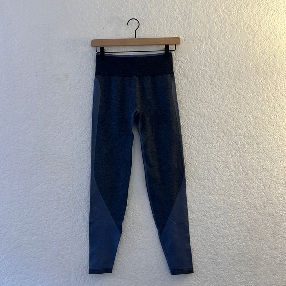 Pink Seamless Blue Leggings